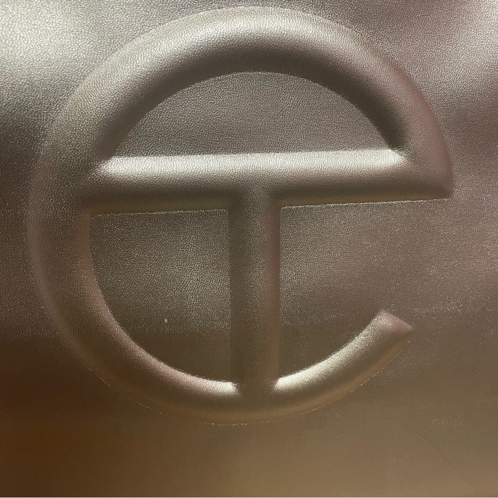 ✨✨Authentic Telfar Medium Metallic Gold Shopping Bag✨✨ - Picture 6 of 17